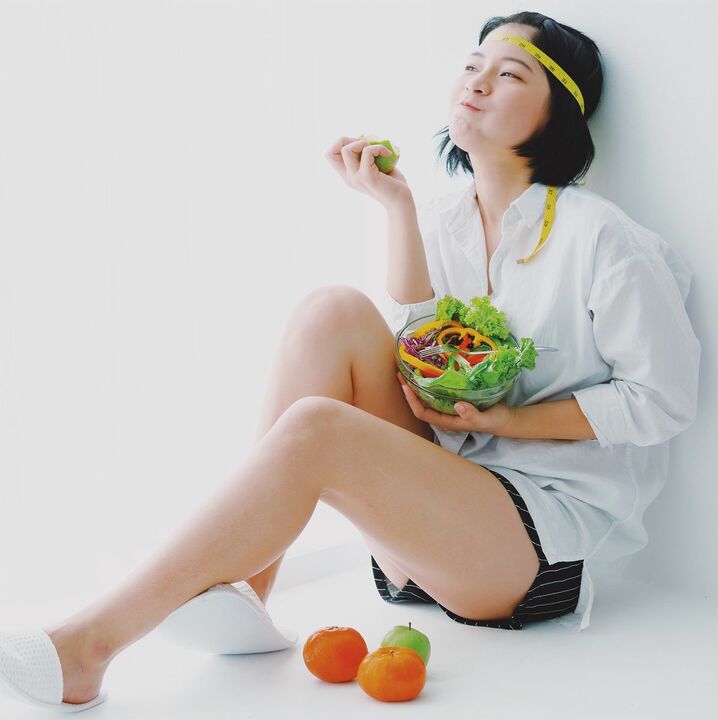 svaigu dārzeņu salātu ēdiens japāņu diētas novājēšana